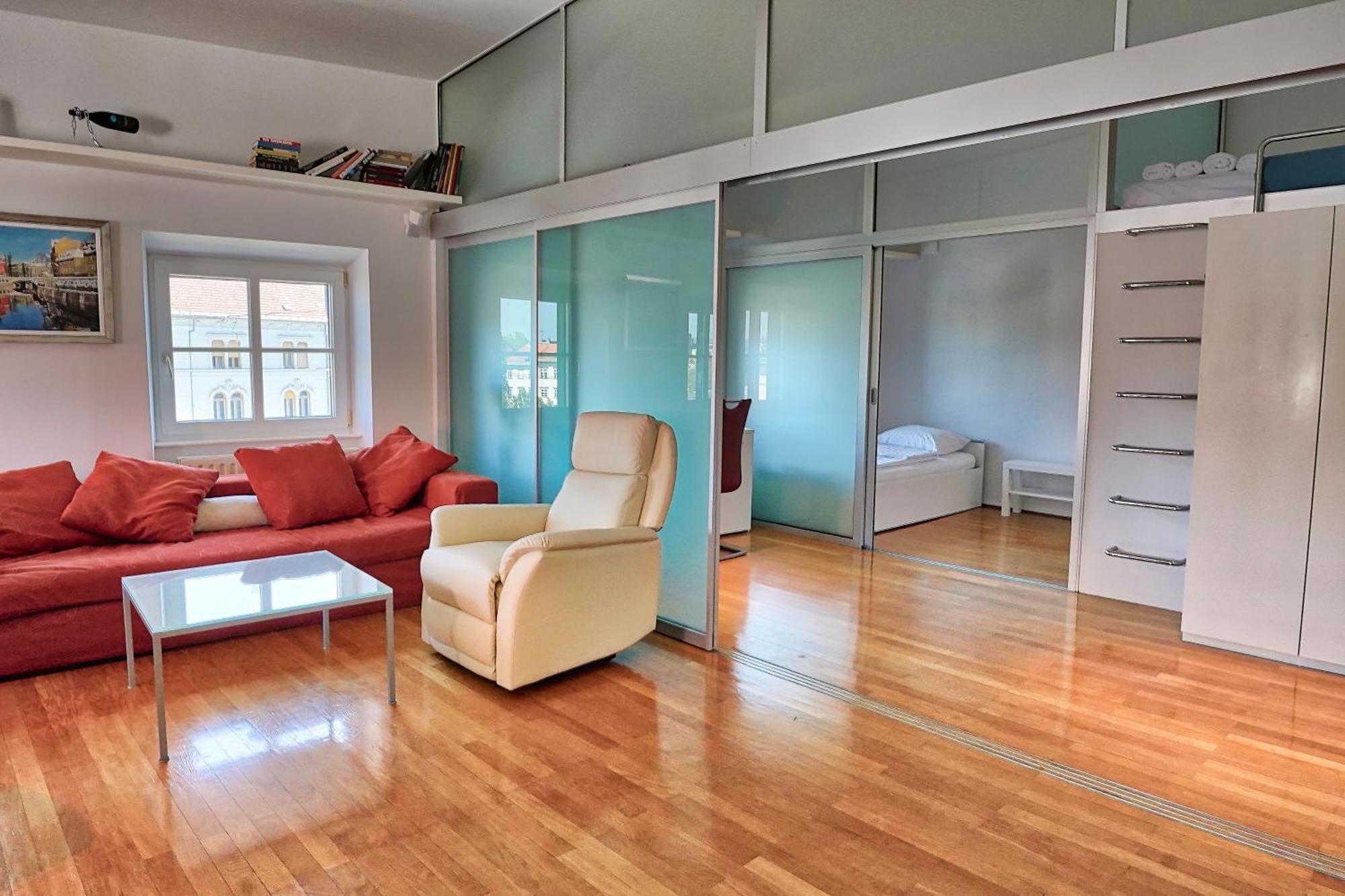 Poet Apartment Любляна Экстерьер фото